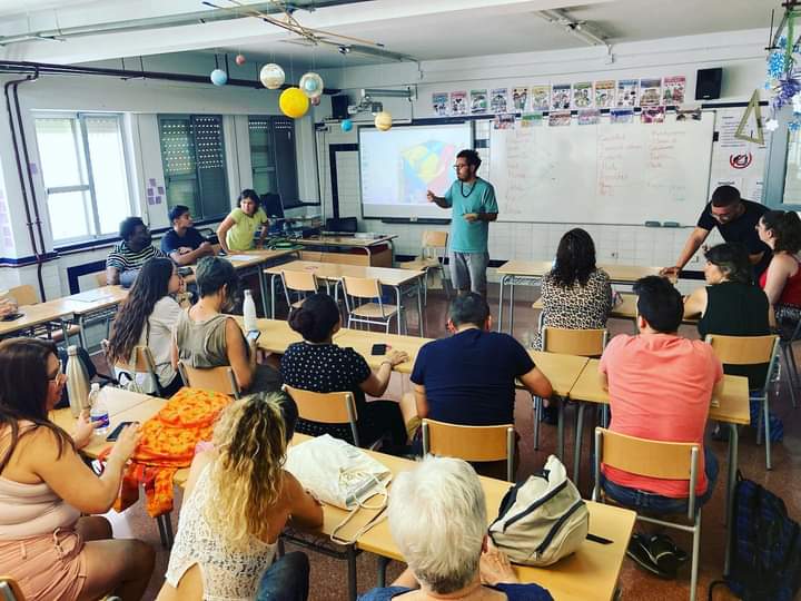 fundaciopaupv's tweet photo. 🌎 Sentir, pensar i actuar! Amb moltes emocions juntes finalitzem aquesta acció transformadora del projecte #INTERACTUEM ALS BARRIS amb el grup del CFPA Vicent Ventura que culmina el seu procés participatiu. Gràcies a l'@AjuntamentVLC i a totes les persones que van participar 💜 https://t.co/upJRLd6qaP