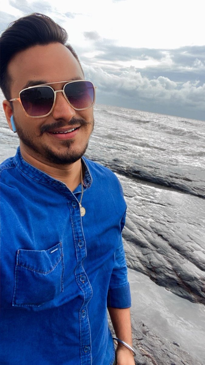 Sagarindrekar's tweet photo. Creating my own universe or nothing at all. 🌍😎
.
#mymonth #shotoftheday #june #casualstyle #streetwear #shoppeday #friday #weekday #happyday #streetfashion #dappler #stylewear #mensoutfit #Streetstyle #mood 
#throwback #vibes #Rajput #Mumbaikar #Alonelife #Instavibes #Instablog https://t.co/i2EaI1LjyT