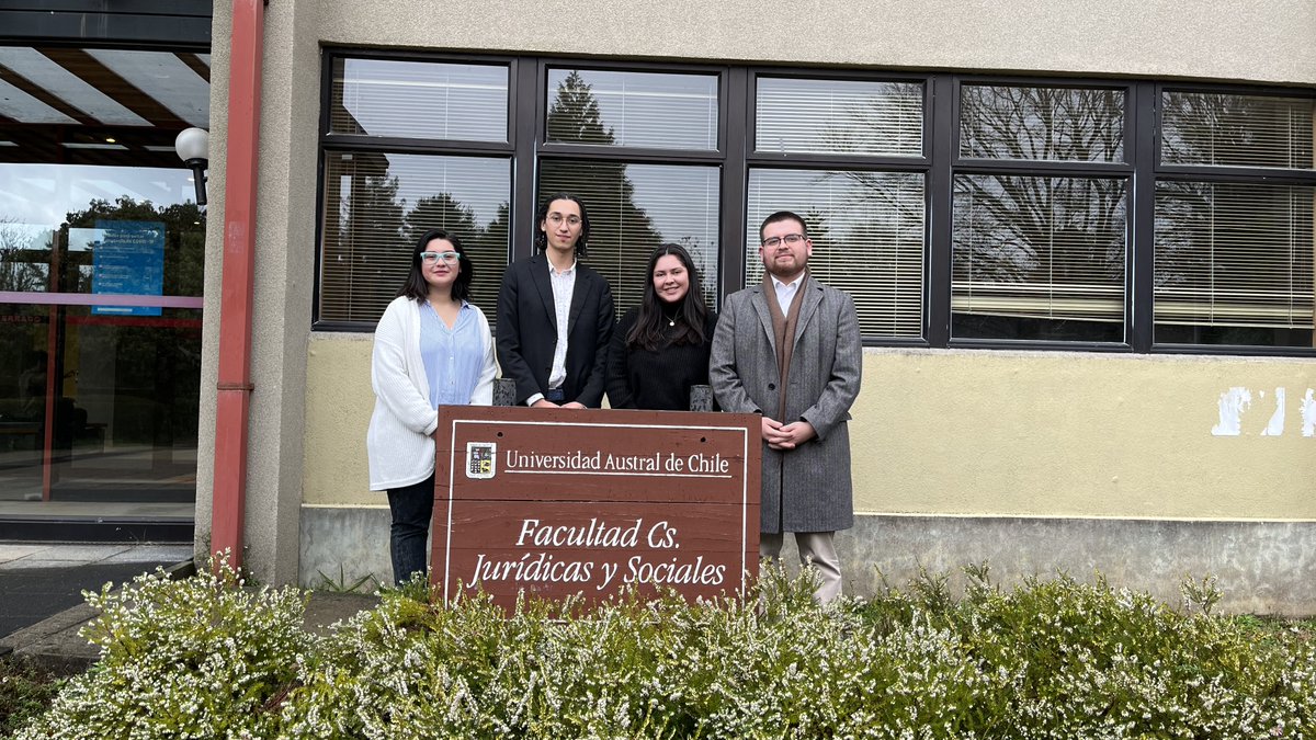 derechouach's tweet photo. GALERÍA FOTOGRÁFICA | Visita a la @derechouach de @UAustraldeChile  del Centro de Estudiantes de Derecho, sede #PuertoMontt, instancia en la que, junto al CED #Valdiviacl, se reunieron con docentes y recorrieron las salas de la Facultad.

Ver galería 👇 https://t.co/YxS3HuTC7z