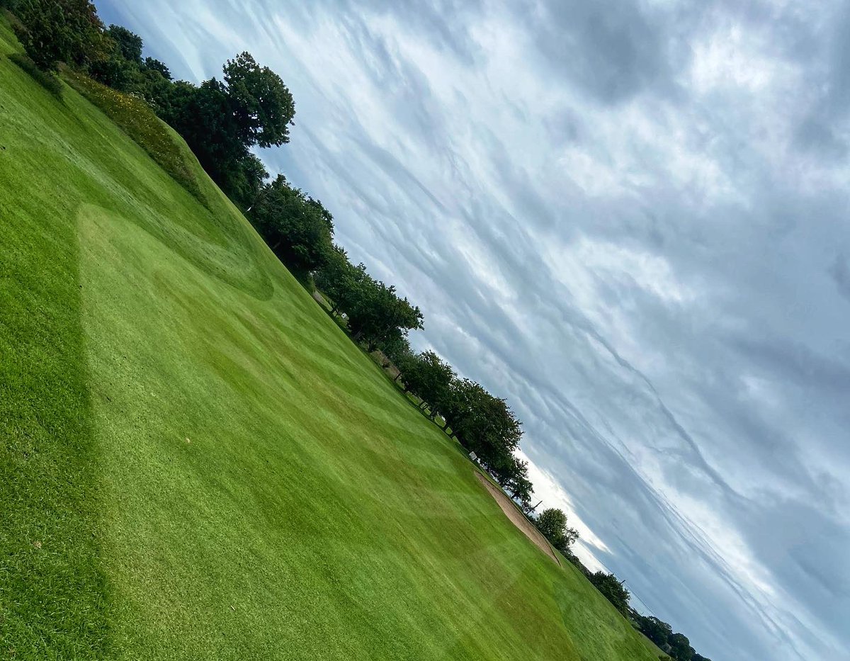 3Andybarr's tweet image. Even on a dull day the course stands out 🌫⚡️⛳️ @Greencastle1892 @LiamOKane2 
#greenkeepingireland #wildalanticway #surrounds #fairways #rough #greens #clubhouse #views