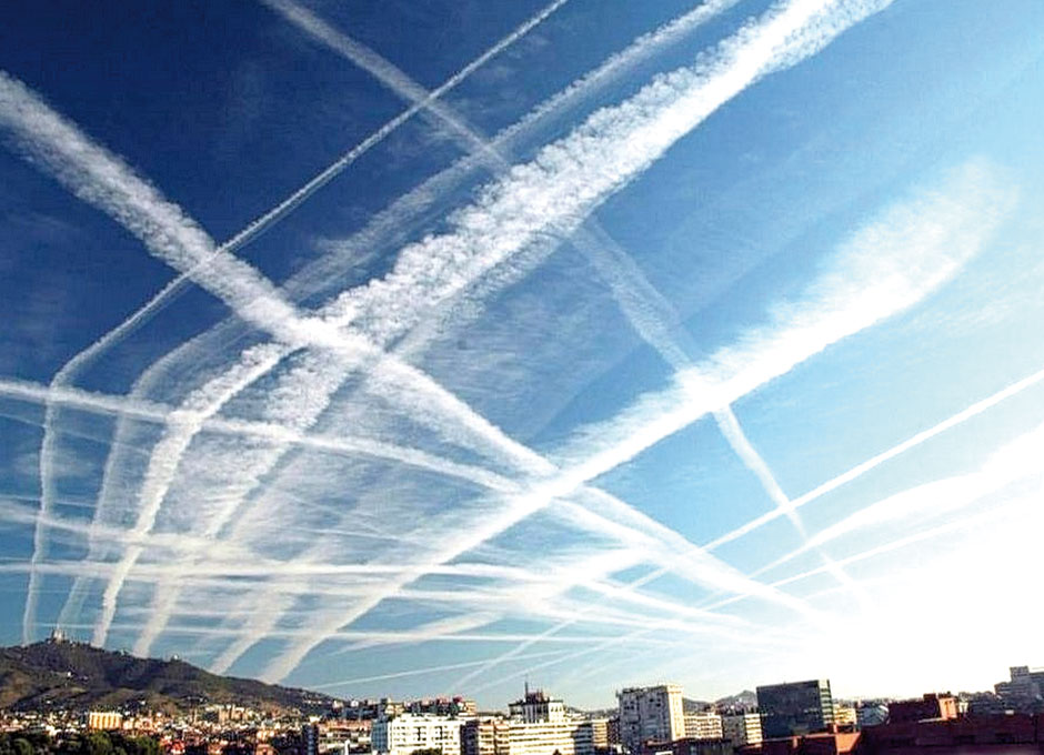 manhattan_2's tweet photo. Que bonitas son las nubes modernas, las hacen con escuadra. https://t.co/4l3KnEXY4b