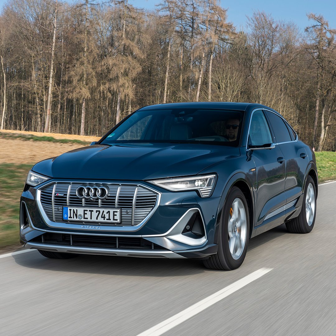 AudiLatam's tweet photo. Batería de alto voltaje, tracción e-quattro y diseño aerodinámico. #Audi e-tron Sportback ofrece una autonomía de 446 kilómetros sin perder su potencia de 408 Hp. 

#etron #emobility #ElectricCar #MissionZero https://t.co/zMAKVRq9ng