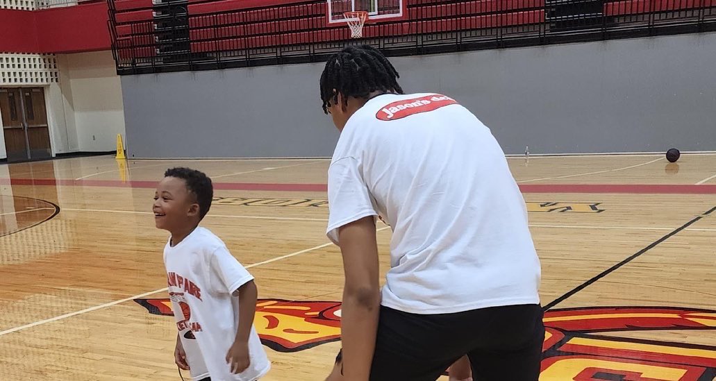 CoachThomas83's tweet photo. One of the best parts of camp was seeing my baby boy mirror my love for the program and the boys. He loved being around the young fellas.
#FutureWarrior
#Kyri
#Hulkonthecourt๐ https://t.co/dW5JMU7M9L