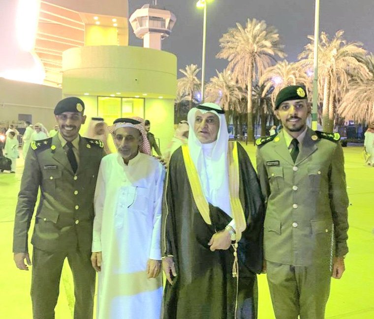 GALBELADI's tweet photo. نبارك للشيخ/ عبدالرحمن عطاالله البلادي والأستاذ/ وصل الله عايد البلادي
تخرج أبناءهم :
الملازم أول/ عبدالله عبدالرحمن
والملازم أول/ زياد وصل الله 
من كلية الملك فهد الأمنية
ونسأل الله ان تكون عون لهم في خدمة دينهم ومليكهم ووطنهم https://t.co/IfJN0CqHLk