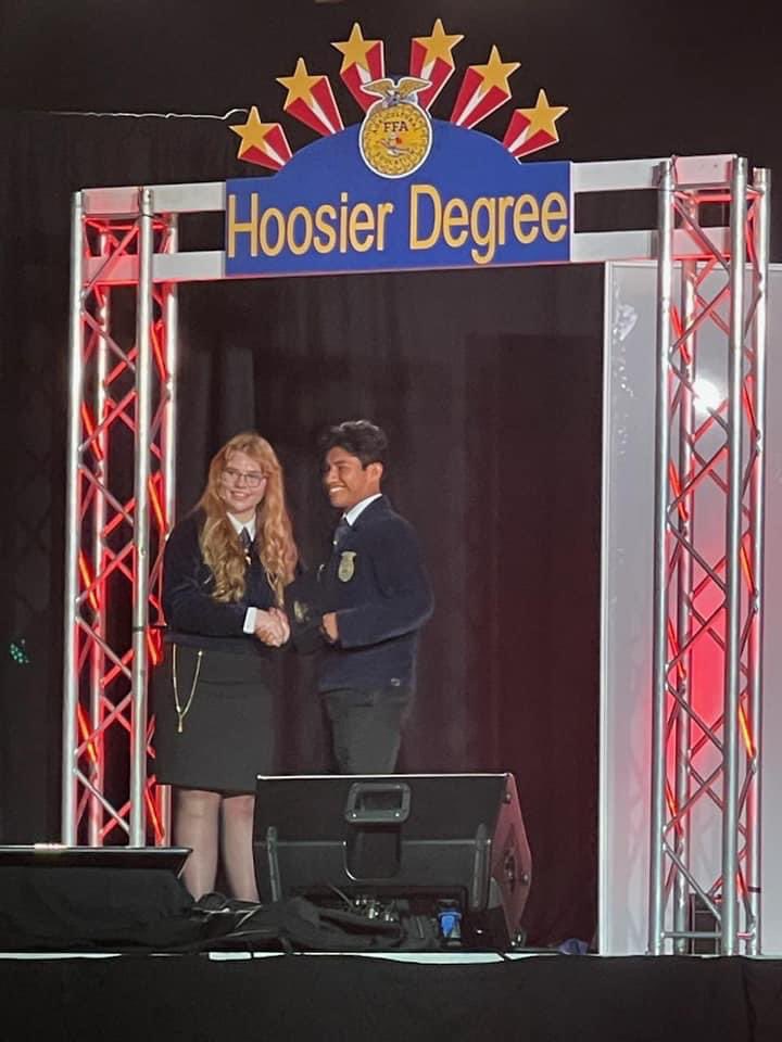 switzcoffa's tweet photo. Congratulations to our Hoosier Degree Recipients and Profiency winners!
Receiving their Hoosier Degrees were Levi Curlin, Dakota Richards and Ryan Hughes!! Proficiency winners were Levi Baker placing 3rd, Levi Curlin placing 4th, and Courtney Higgins placing 4th! https://t.co/mNR8ENrMB1