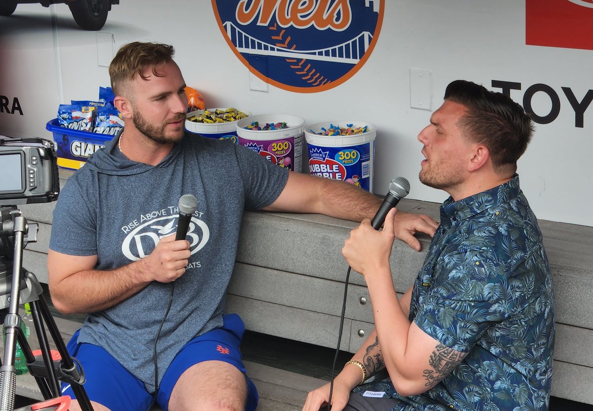 AnthonyDiComo's tweet photo. 📸 Pete Alonso filming a segment with @chrisdcomedy in the Mets' dugout. https://t.co/tHlZi8Xqq2