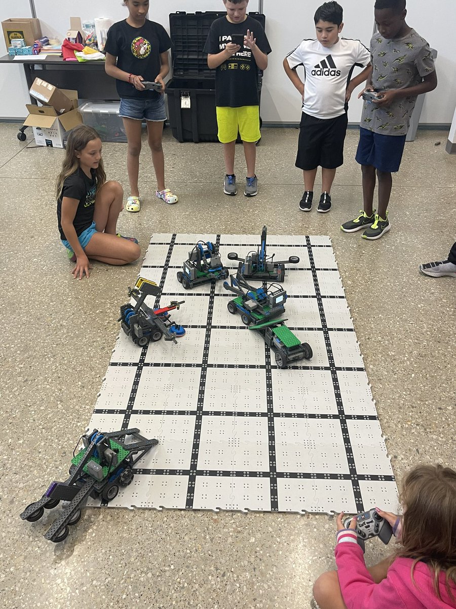 WoodBotsTISD's tweet photo. STEM CAMP fun! Having a little fun with some battle bots😁@TerrellISD https://t.co/Fqaiq25yIy