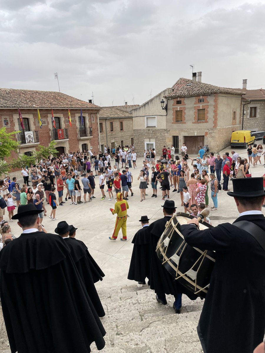 Acfu's tweet photo. La fiesta de El #Colacho el día del Corpus Christi en Castrillo de Murcia, Burgos https://t.co/TOOgjuGi2H