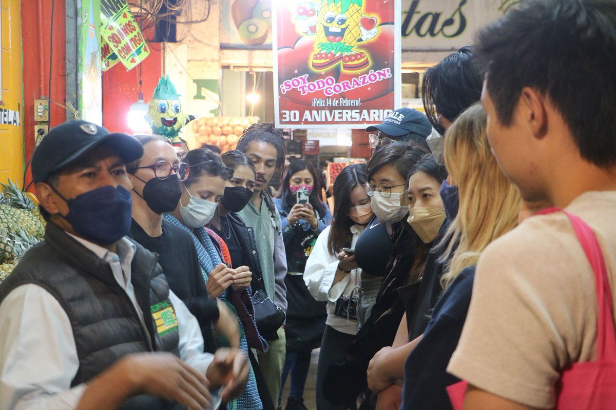 Ficedacomunidad's tweet photo. Estudiantes  de la @UniversidadYale recorren la #CEDACDMX para conocer el dinamismo de este magno centro de distribución alimentaria. https://t.co/2sPAV0Ohrk