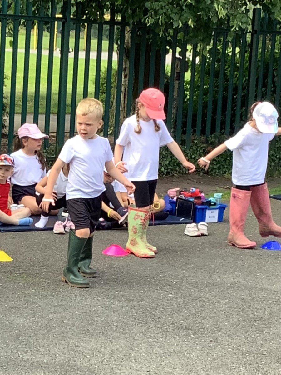 EtchellsPS's tweet photo. And we have been back with a bang this week with the EYFS sports day #sportsday #eyfs #etchells #etchellsprimaryschool https://t.co/itlGv0tRdC