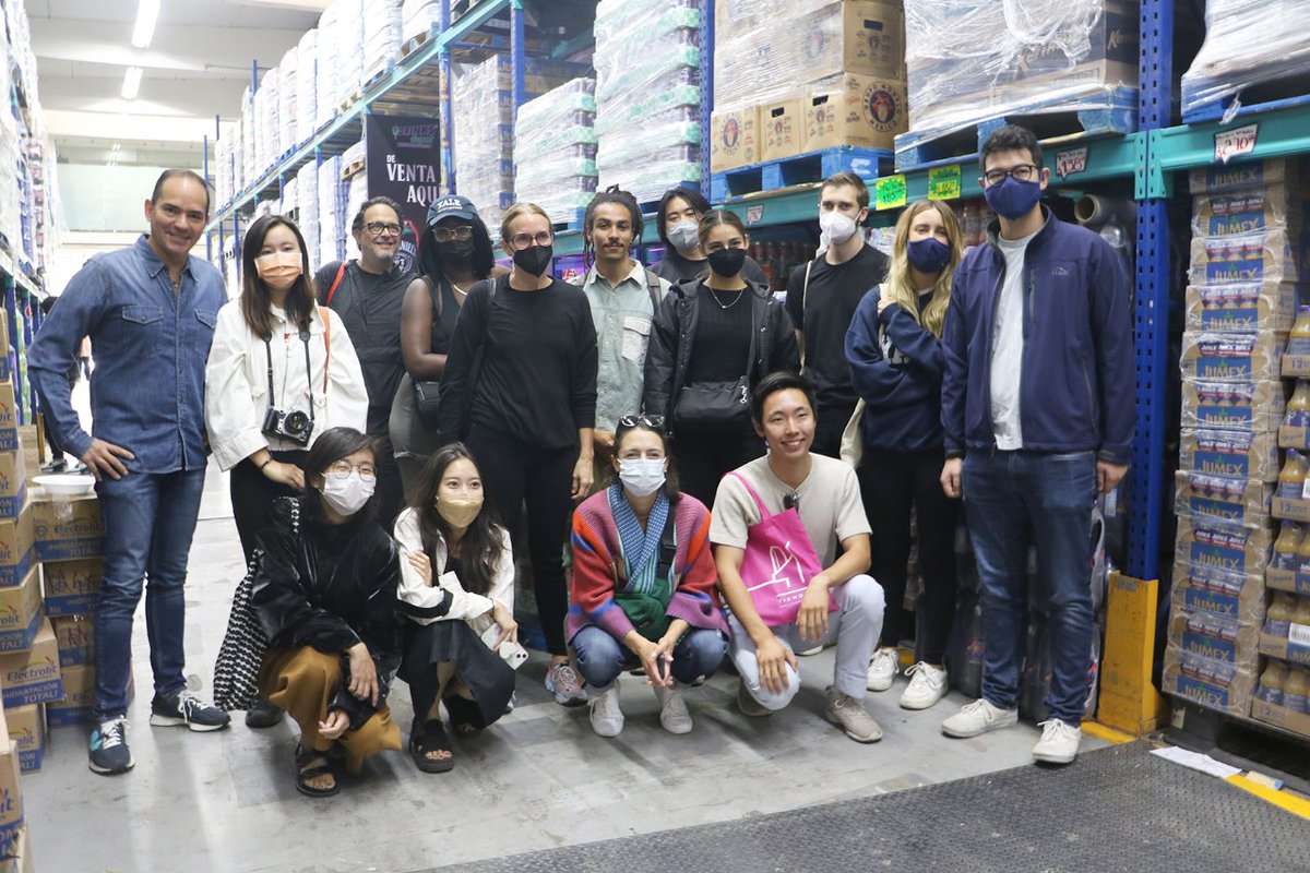 Ficedacomunidad's tweet photo. Estudiantes  de la @UniversidadYale recorren la #CEDACDMX para conocer el dinamismo de este magno centro de distribución alimentaria. https://t.co/2sPAV0Ohrk
