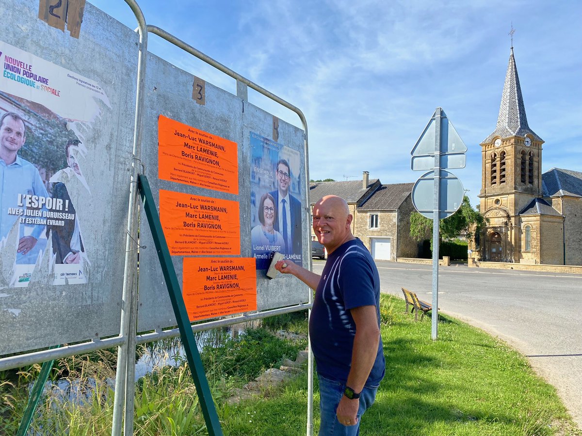 PhilippeMathot's tweet photo. Une belle après-midi de militant pour soutenir la candidature de @LionelVuibert . La quasi-totalité des élus locaux soutient sa candidature. Il fera partie de l’équipe gagnante pour nos #Ardennes avec @warsmann @boris_ravignon , M.Laménie,  B.Blaimont, @LeroyMiguel , R.Averly. https://t.co/CcBzzdPLph