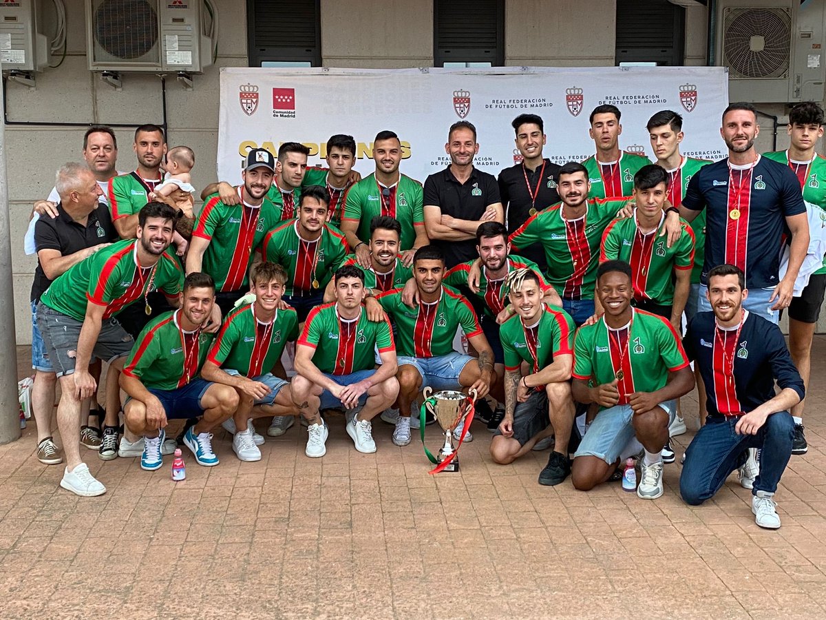 efcdfortuna's tweet photo. 📸 IMAGEN | PRIMER EQUIPO

¡Nuestro primer equipo recogió hoy la Copa de Campeones de Liga!

#VamosFortuna https://t.co/KrMwdXcHvQ