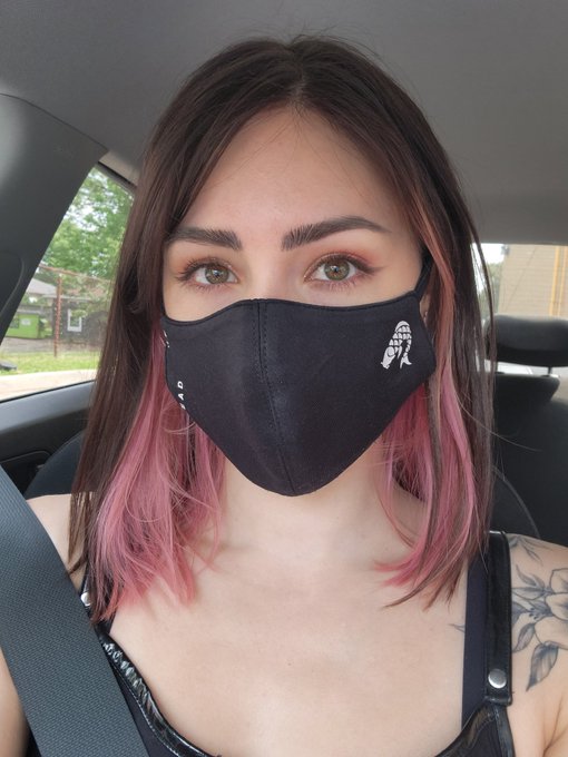 Some old man in the store told me (twice) to "cheer up" Me https://t.co/NPHDSi59Gq<a href="/tag/monsterhunter"class="tags"><span>#monsterhunter</span></a>