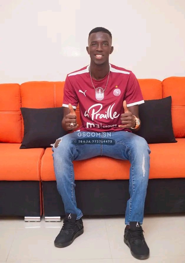 dynamicsportssn's tweet photo. #Mercato 
L'excellent milieu polyvalent de @asacndiambour Samba Lele Diba s'engage avec le @ServetteFC. Pour rappelle Diba a été selectionné avec les U20 lors de la derniere Coupe Arabe. https://t.co/WG5st8LmOl