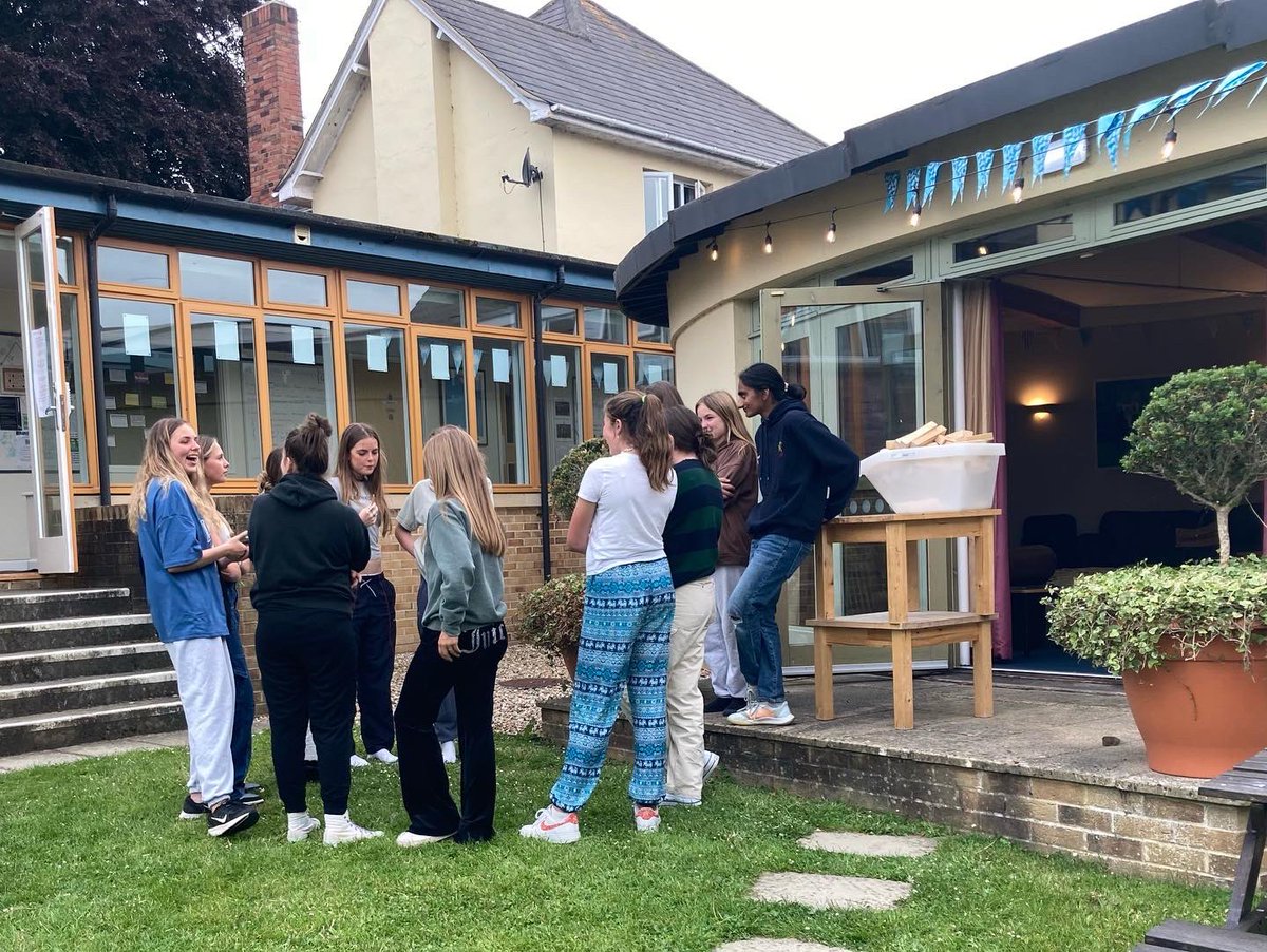 Warner_News's tweet photo. 🌟💙🍦Welcome to Year 10 2022 💙.. what fun we had! #jenga #buildyourownsundae #minime #sundaechallenge #welcome #meetthefamily #bebrilliant #beyou #becurious #lookforward 💙💚❤️ @AcaciaMillfield @NineAtMillfield @MillfieldBP https://t.co/Bpa4WdfJ5p