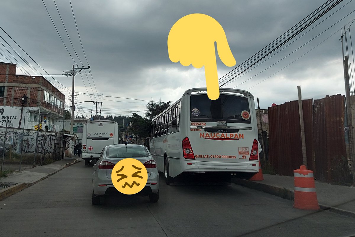 InfoHuixqui's tweet photo. Buenas tardes @HuixquiGob,
desafortunadamente duró muy poco el orden vial en varias calles de #Huixquilucan Centro. 😔😔😔
Conductores irresponsables parados en lugar prohibido y Nula presencia de oficiales para moverlos. 
👇🏻 https://t.co/ZV1xZkhwkm