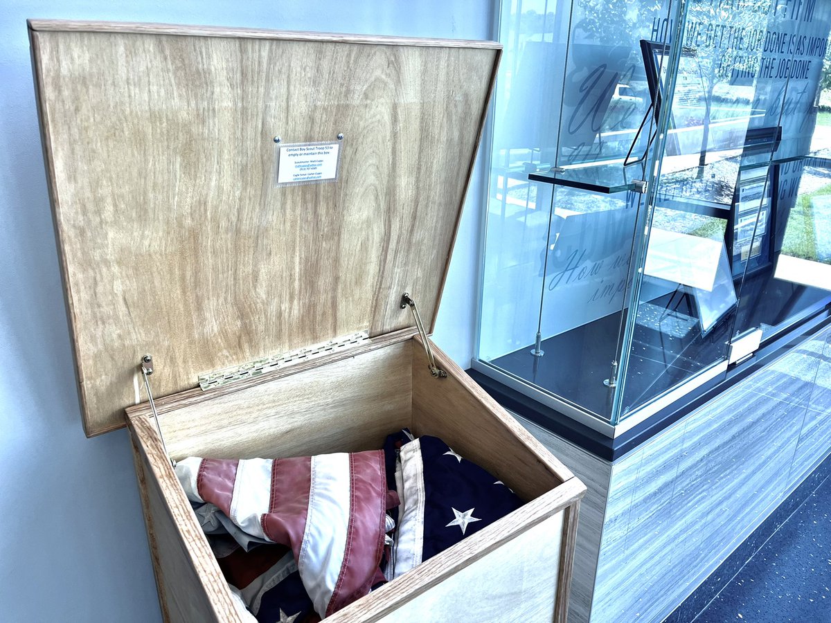 LawrenceKS_PD's tweet photo. Our social media friends continue to engage and act. The American Flag repository Carter Cupps built as his Eagle Scout project for #Troop53 is already filled. There’s still room for more but the drop off’s in just 2 days, impressed us!  Thanks Carter.  See you soon for pick up. https://t.co/mJu13TGkHt