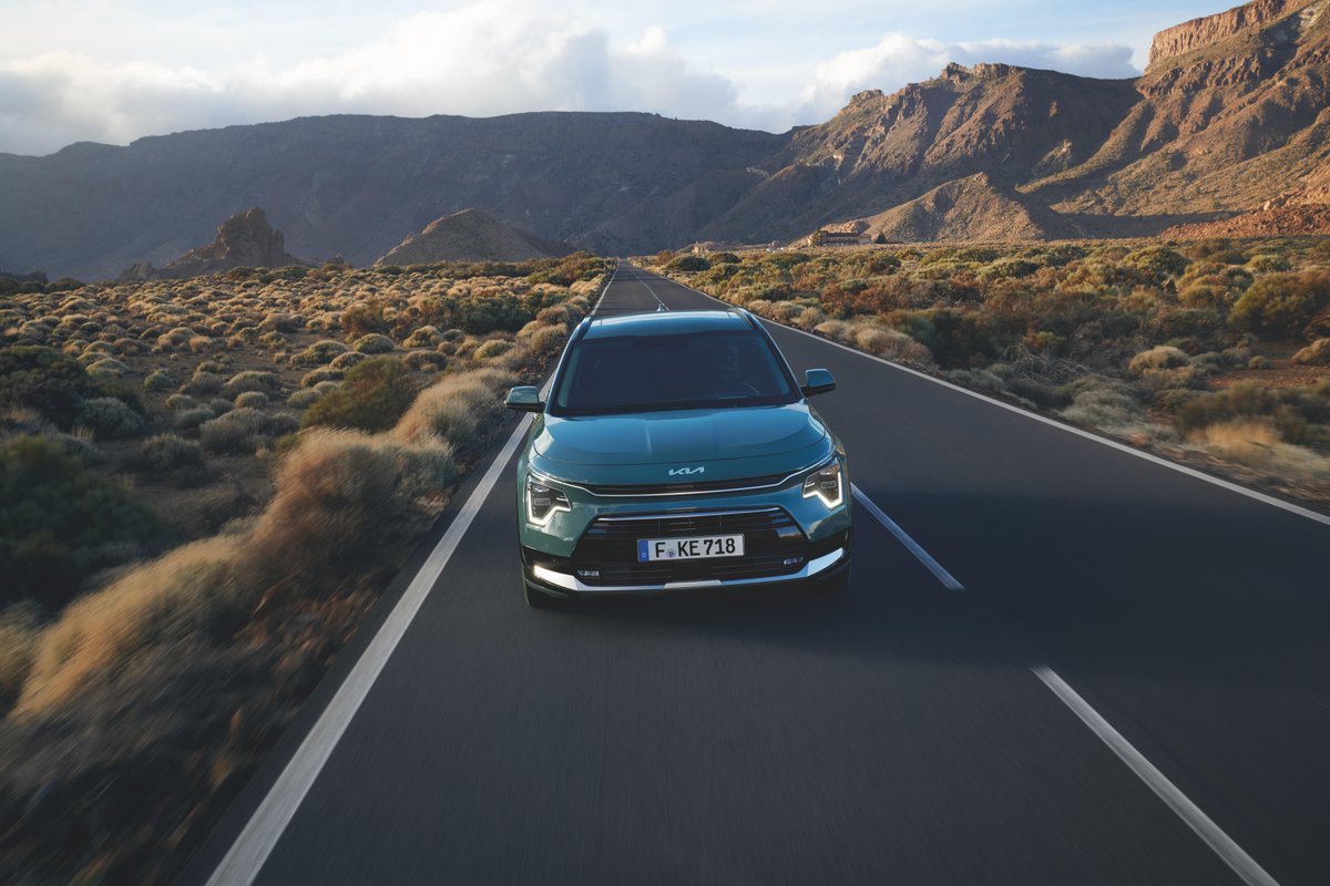 KiaUK's tweet photo. Introducing the all-new Niro family. Take the lead. Drive electrified. 😎
#NiroEV #NiroPHEV #NiroHEV #KiaUK #MovementThatInspires https://t.co/9I8wXi53qU