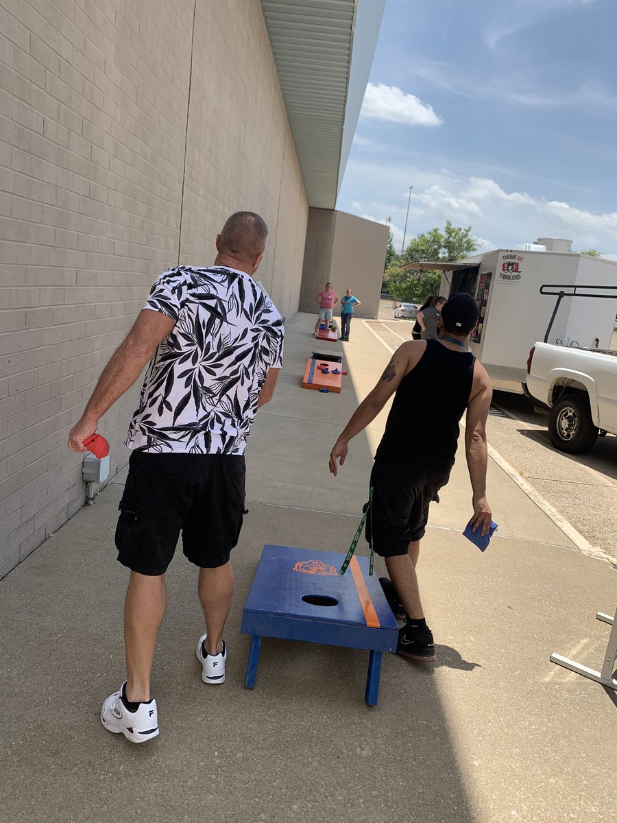 EvvCollections's tweet photo. Our tournaments are in full swing! Who will be the champions!? #JuneteenthEvv #WinAs1Fam #ThatEvvLife #LifeAtATT @Clevercollazo @solomon_darla @TonySmith4Sales @mrsherd2015 https://t.co/5iBOubPG8S