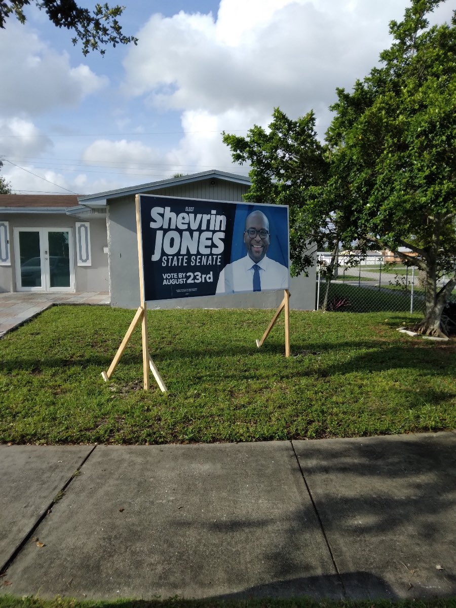 ShevrinJones's tweet photo. 👇🏾 We are popping up across the district! Let’s get to work!  #WEthePEOPLE #ImWithShev https://t.co/GG8BNLMDcu