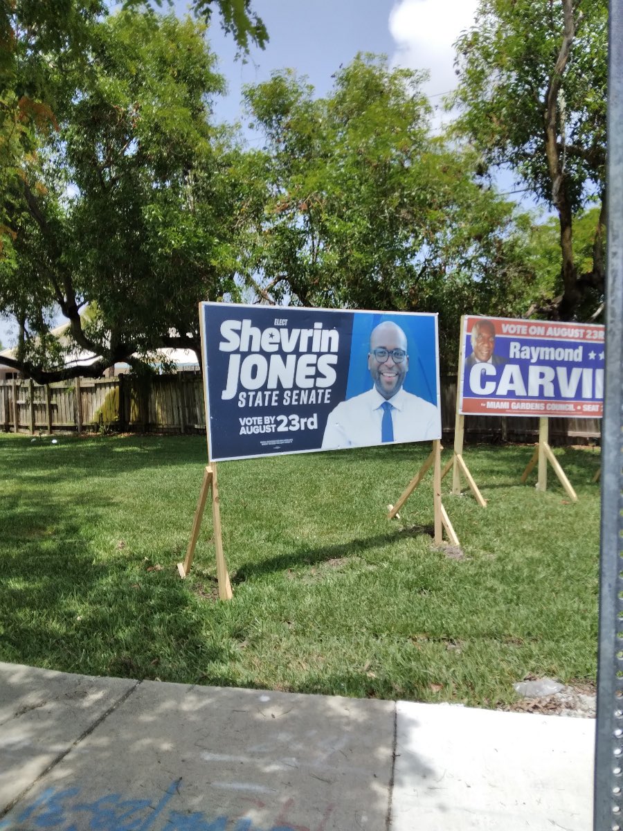 ShevrinJones's tweet photo. 👇🏾 We are popping up across the district! Let’s get to work!  #WEthePEOPLE #ImWithShev https://t.co/GG8BNLMDcu