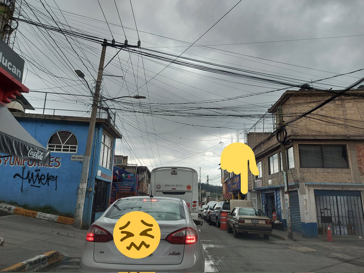 InfoHuixqui's tweet photo. Buenas tardes @HuixquiGob,
desafortunadamente duró muy poco el orden vial en varias calles de #Huixquilucan Centro. 😔😔😔
Conductores irresponsables parados en lugar prohibido y Nula presencia de oficiales para moverlos. 
👇🏻 https://t.co/ZV1xZkhwkm