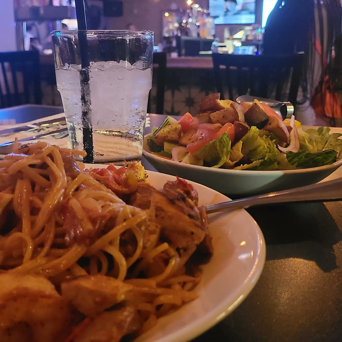 TheDOCFarrow's tweet photo. @JimmysSeafood
This is how seafood gets done on the east coast. Worth the trip, always!
#chesapeakebay #charmcity #seafood #love #gitsome https://t.co/DFuhpMt7KX