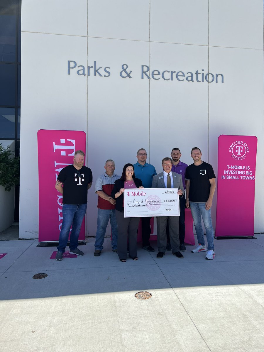 Congratulations to Mayor Greer and the City of Marshalltown, IA 🎉 Winners of T-Mobile’s Hometown Grant and $25,000 to help repair and improve their downtown area after the disastrous tornadoes of 2019. @GrahamCrackerIA @Linds1227 @gnugent28 @JonFreier @TMobile #HometownGrants