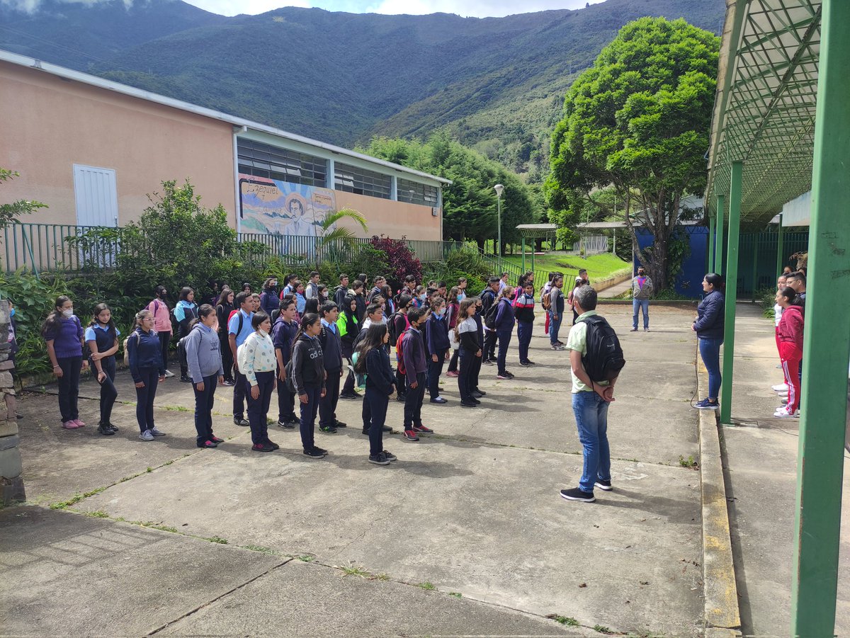 16Junio|| #Tachira municipio #Jauregui. Acto Cívico en Conmemoración de la Campaña de Quito. <a href="/CRAJAUREGUI2/">CRAJAUREGUI</a> <a href="/Crazet2011/">Crazet2011</a> <a href="/TecnicasTachira/">Escuelas Técnicas Táchira</a> <a href="/_LaAvanzadora/">Yelitze Santaella</a> @MPPEDUCACION @ZonaEducTachira <a href="/Berzabethg1/">Berzabethgandicaoficial</a>