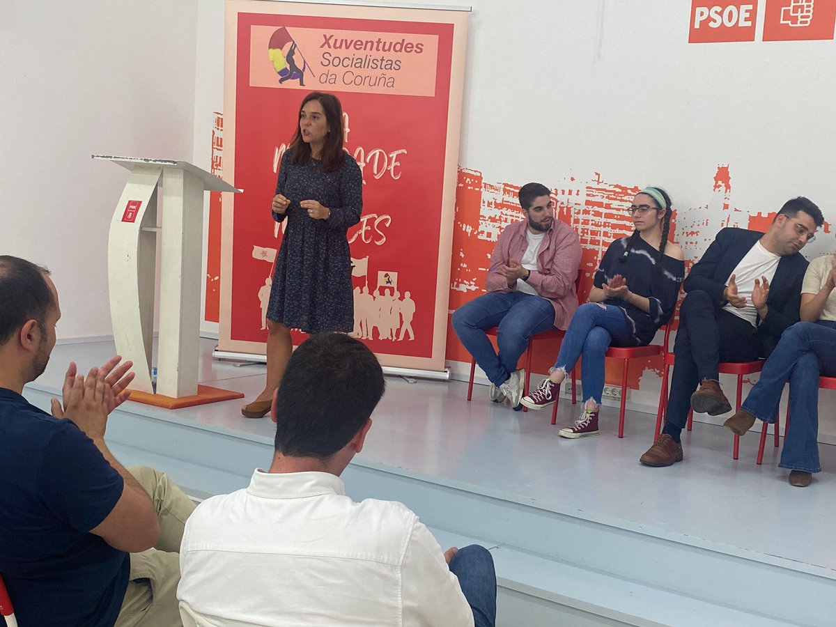 PSOE_Coruna's tweet photo. Hoxe tivo lugar o nomeamento da nova #ExecutivaLocal do @XSG_Coruna liderada por
@EduAstray17
🗣️ Interviron o Secretario Xeral das @XSGalicia, @xurxodb, e a Secretaria Xeral do @PSOE_Coruna e alcaldesa de #Coruña, @inesreygarcia
#AMocidadeQueMereces 🌹 https://t.co/cwCPejY55R