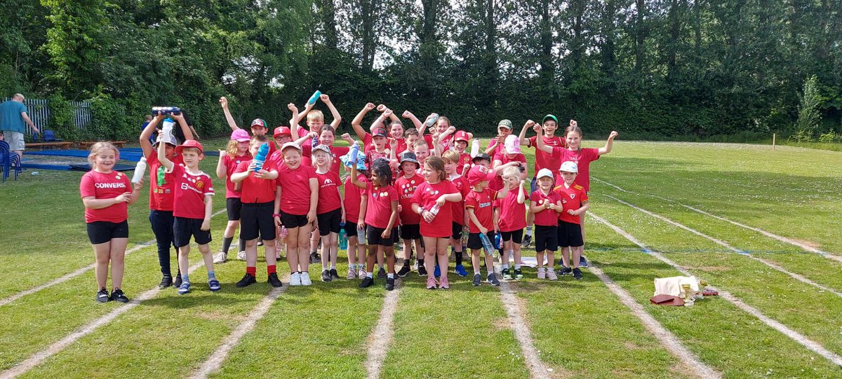 yowenjones's tweet image. Da iawn team Coch for winning the overall event. It was really close, 100 - Glas, 102 - Gwyrdd and 105 - Coch. #closecontest