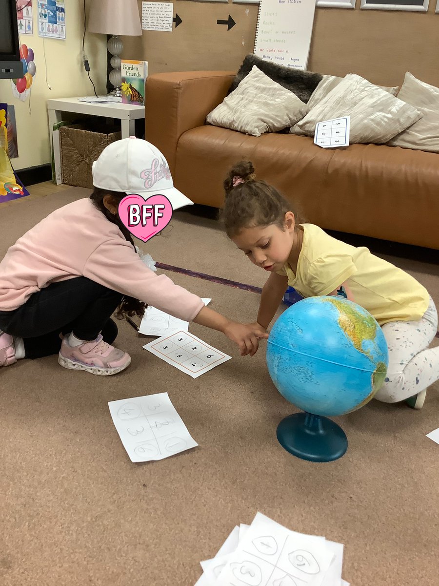 AbercrombyNS's tweet image. Some children have been independently exploring our world. Using the globe they have looked closely and talked about where members of family are from and where they have been on holiday. We then looked closely where we live and noticed how tiny it is! #eyfstheworld #exploreeyfs