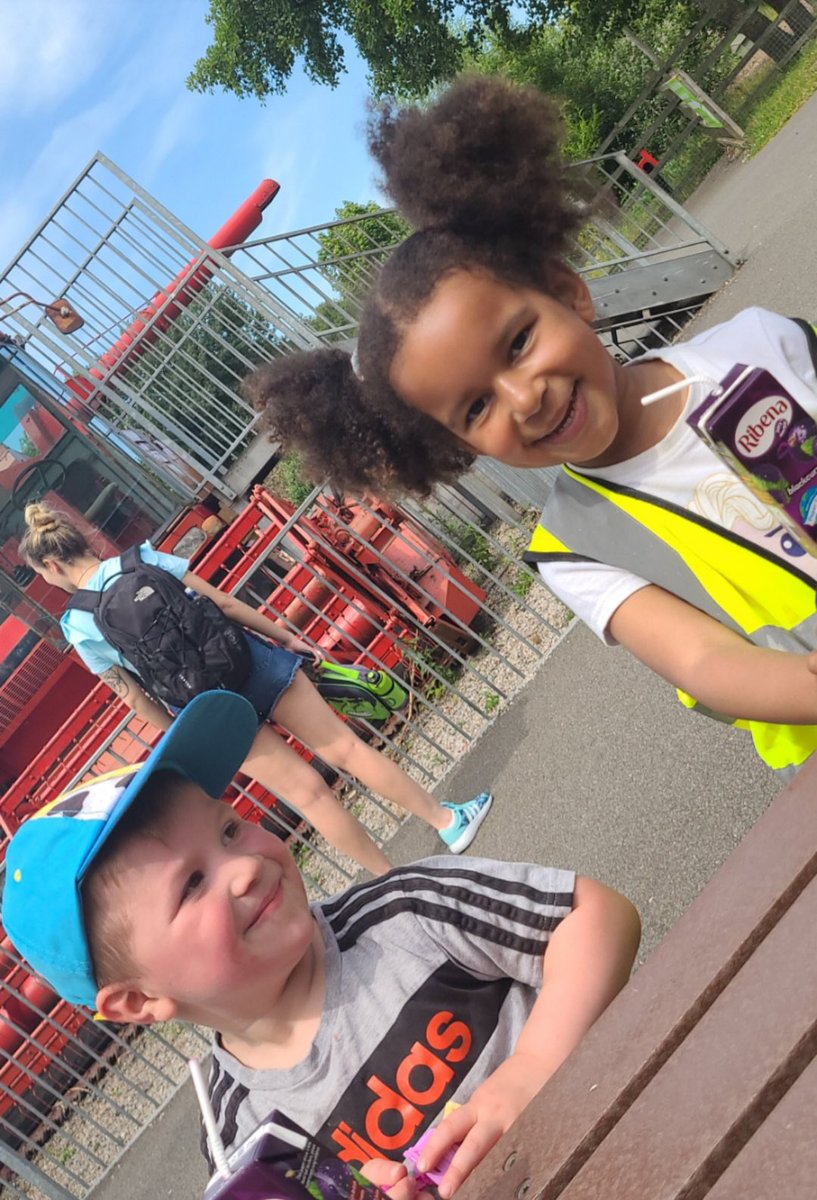 nurserykinged's tweet photo. 🛝 busy at the park! https://t.co/eliMf8tUzz