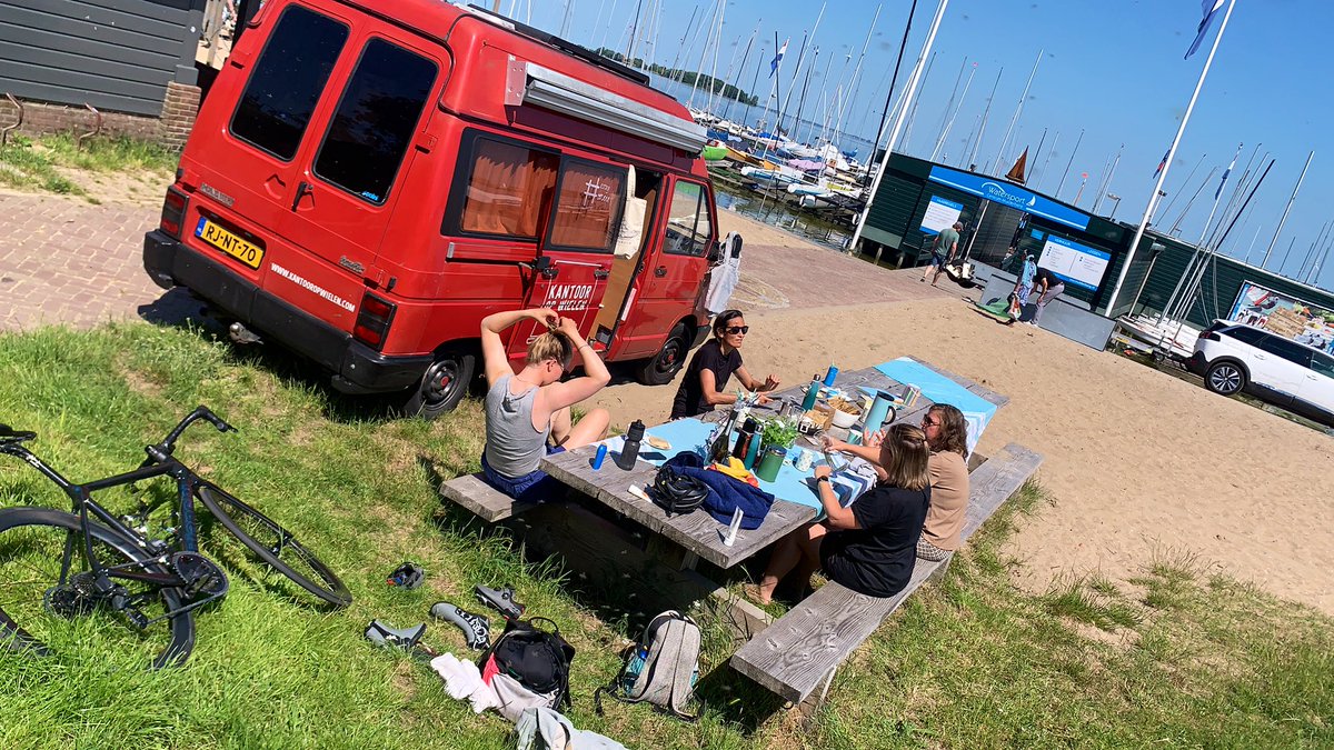 Was een cadeautje(s) vndg🌞🙌🏻🧚🏻‍♀️🩴 #10jaarHestag <a href="/outdoorofficeNL/">OutdoorOfficeDay</a> <a href="/WSCMuiderberg/">WSC Muiderberg Jeroen</a> #slipperdag