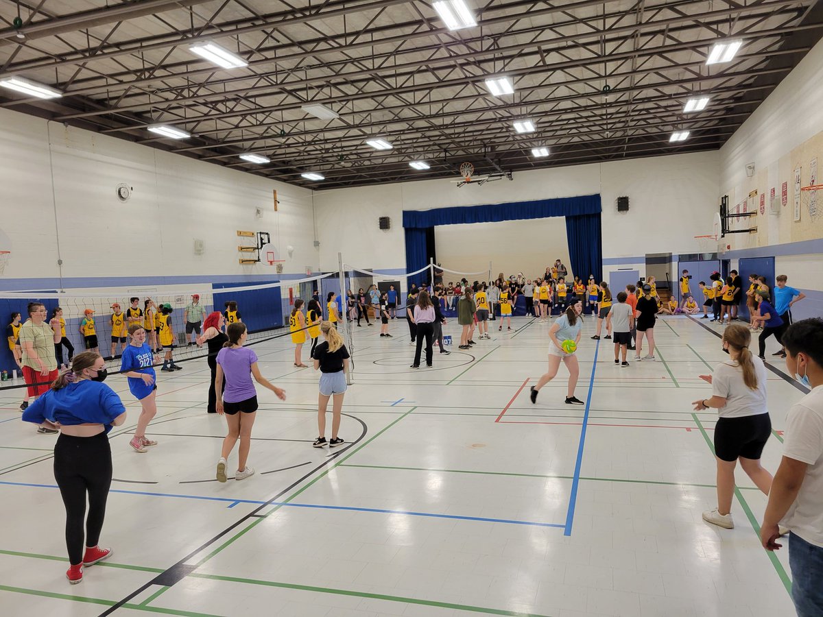 Mr_Sasch's tweet photo. Finally, after 39 months, this gym was filled again with students from @Katimavikschool  and @GlenCairnPS playing sports. It wasn't easy, but we made it happen and the 120 kids were happy and we played volleyball. Thanks @Mr_Gray_KES #toomanystormwatch #ocdsb @OCEAA_Athletics https://t.co/uzzTgc3DAZ