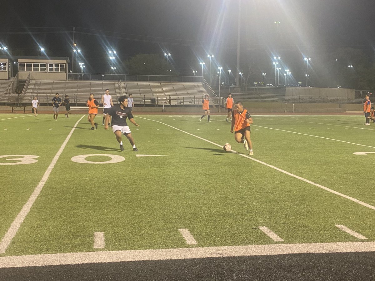 Excellent turn out for our ⚽️ open field at ⁦<a href="/JBConnallyHS/">Connally High School</a>⁩ Our guys and girls working together to improve!  ⁦<a href="/PfISDAthletics/">PfISD Athletics</a>⁩ #daretoconquer