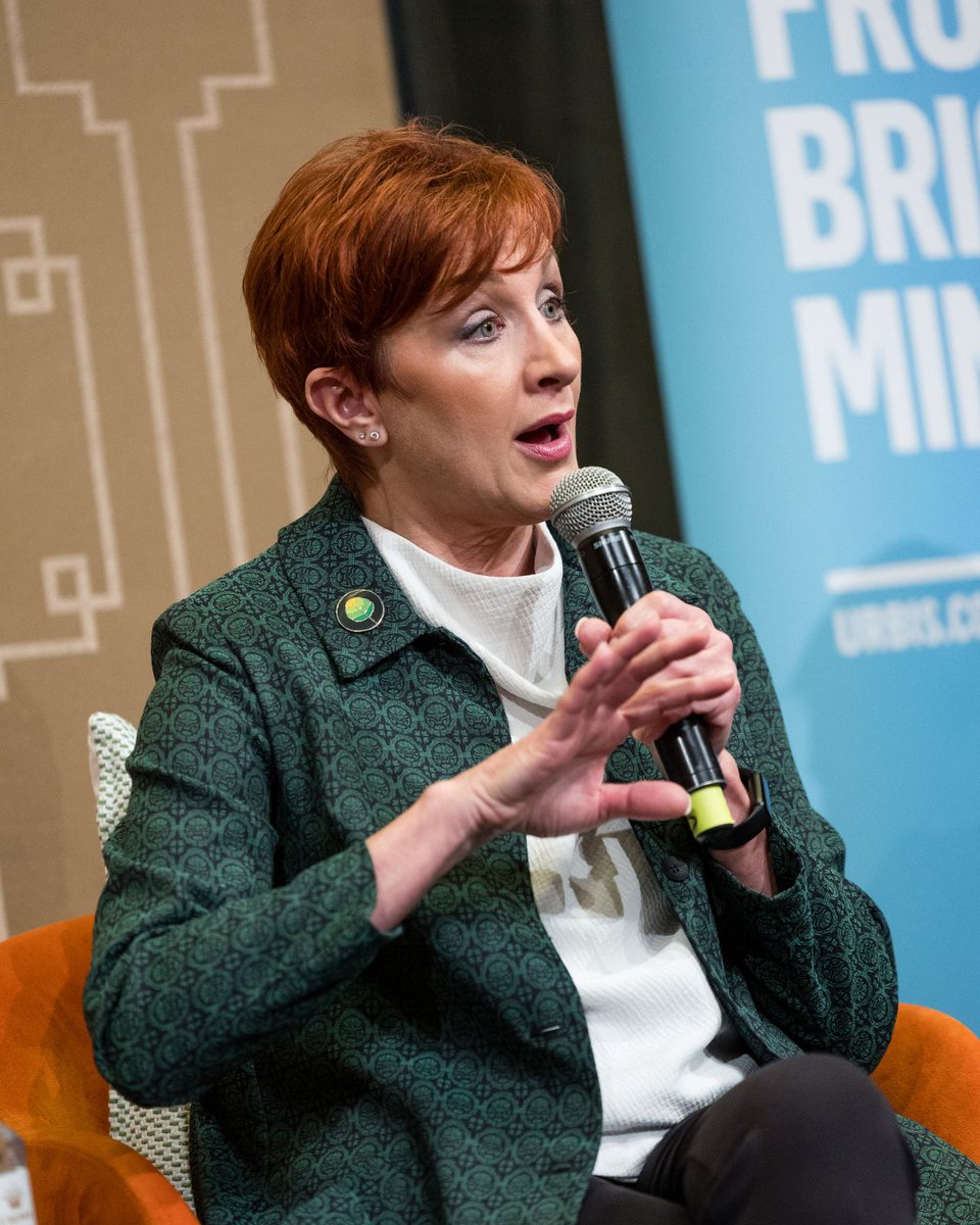 Danni Hunter tweet media