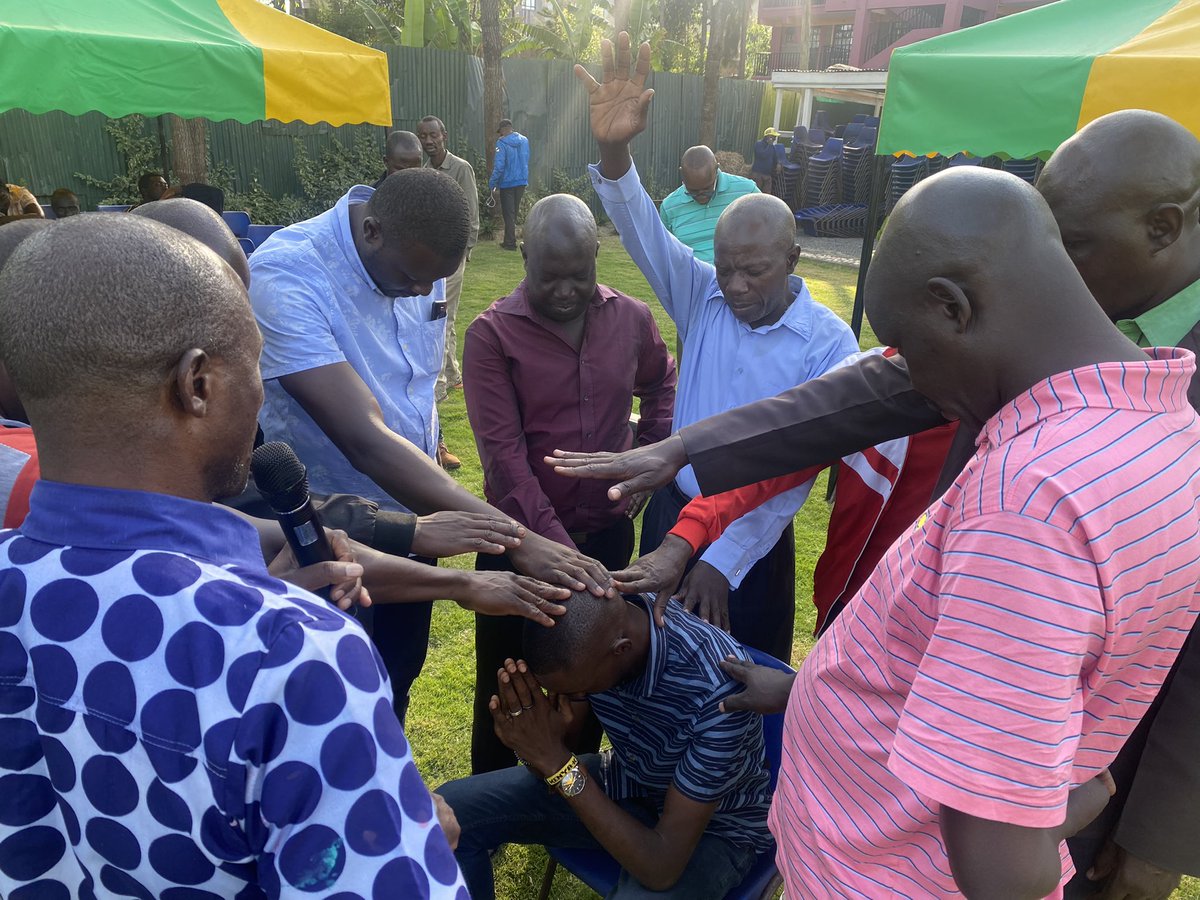 BillianOjiwa's tweet photo. Am humbled for the endorsement by the Elders from Siaya County based in Mathare. Siaya is my home county and this means a lot to me. Mathare is yellow @UDAPartyKe @jmueke #MathareMP #MathareFresh https://t.co/SPEug0Djb7