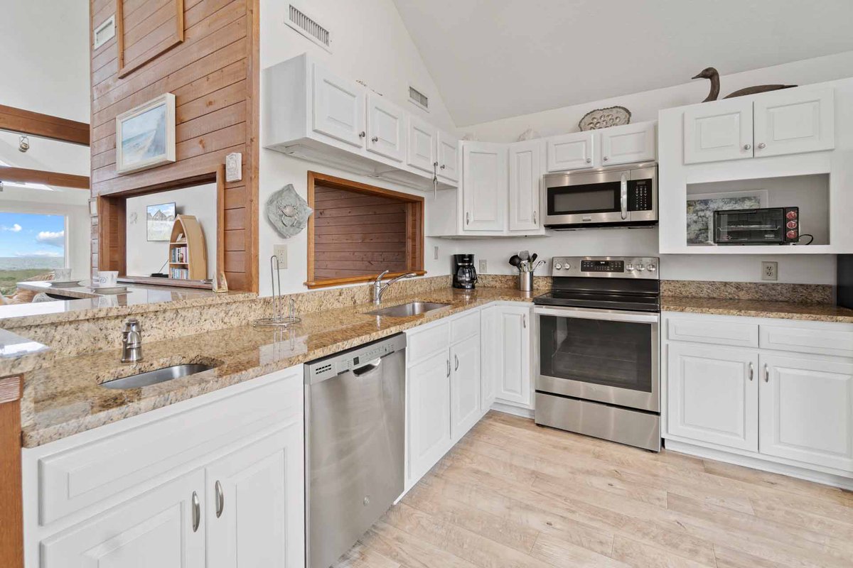 surforsound's tweet photo. ⭐️NEW FOR 2023! Introducing: #1022 STELLA MARIS⭐️This newly renovated, five-bedroom/four-bath home is perched on the ocean's edge and is the perfect location for the tranquil getaway you've been dreaming of! #OBX Book direct today at: https://t.co/PZqq5OVLcM 😍 https://t.co/jHO0z9mDX5