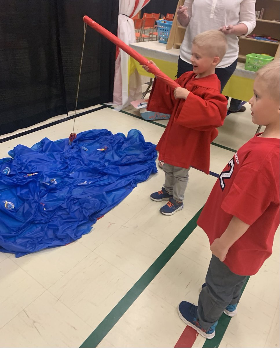 Shannon09792446's tweet photo. Happy Kindergarten celebration day at Holy Family!! ⁦@HFelementaryCA⁩ https://t.co/SDwBUKDN3z