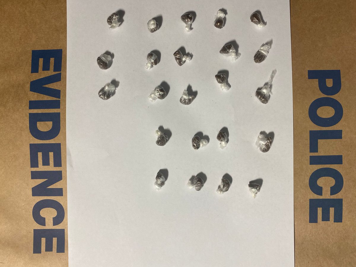 MPSHaringey's tweet photo. Taipan Officers patrollingi Finsbury Park in known drug dealing locations. A Male ran off and discarded a large amount of Class A Drugs. Male detained, Drugs recovered and subsequently charged with Drugs Supply and remanded to Court. #ProjectTaipan @FinsParkFriends @MPSHarringay https://t.co/Yo6FCTY3Dz