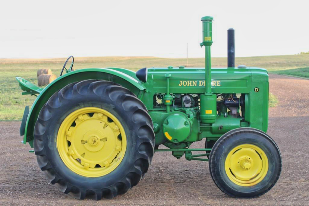 TractorZoom's tweet photo. This is a big weekend for two-cylinder fans! There are at least 60 of 'em on auction! If you're looking for one, get to shoppin'! https://t.co/9TBVSoiyrM #johndeere #twocylinder #tbt https://t.co/l87UkB49dv