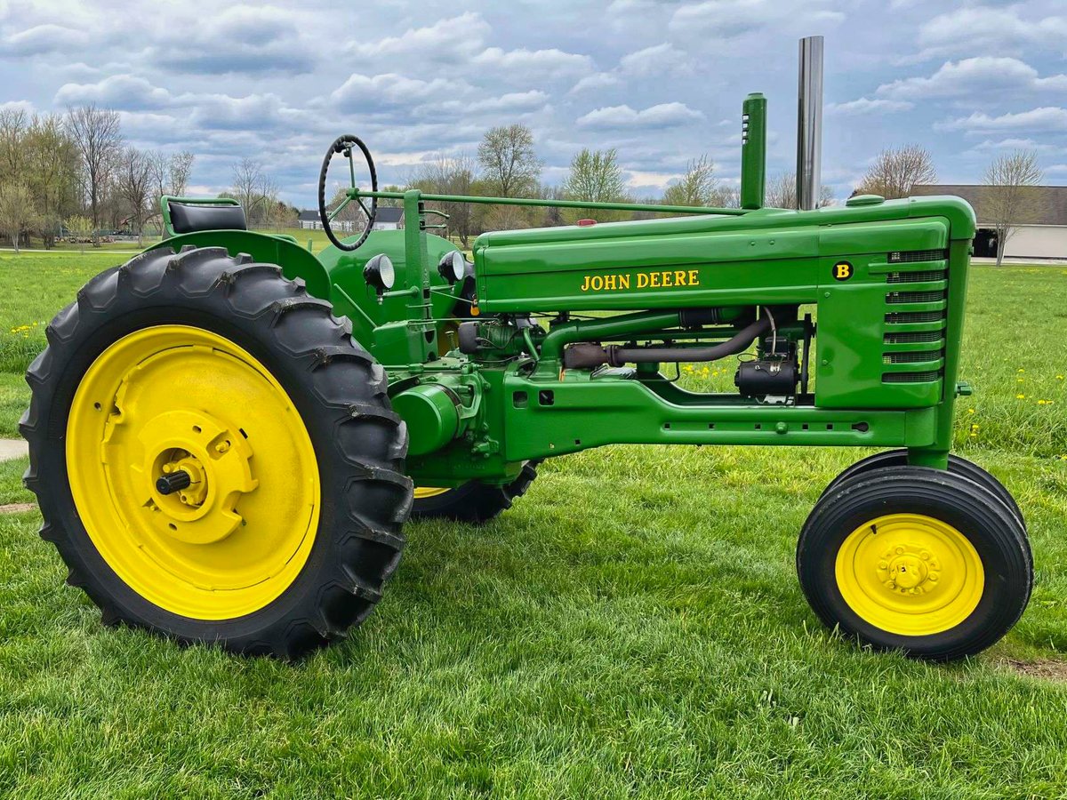 TractorZoom's tweet photo. This is a big weekend for two-cylinder fans! There are at least 60 of 'em on auction! If you're looking for one, get to shoppin'! https://t.co/9TBVSoiyrM #johndeere #twocylinder #tbt https://t.co/l87UkB49dv
