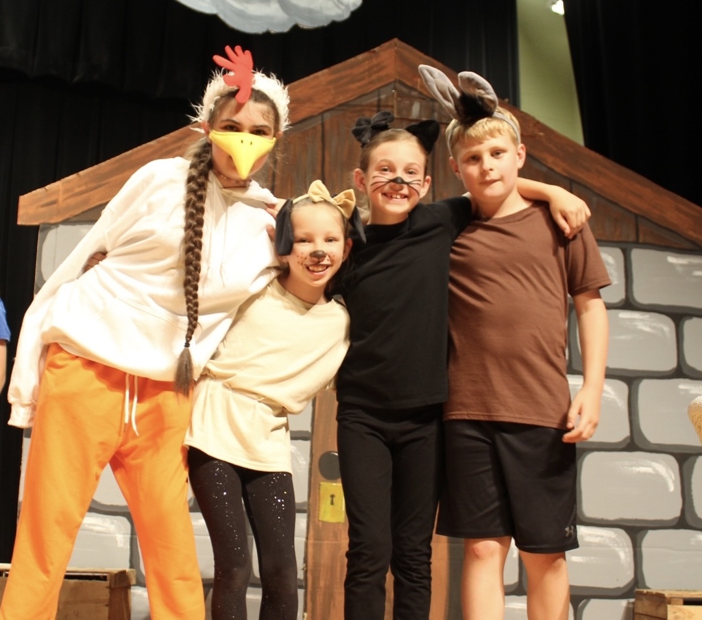 Apalachin Elementary School 3rd grade performed the musical 'Bremen Town Jam!' on Tuesday. You can watch the performance on our YouTube channel: youtu.be/XHAUIZ_F0es, or check out more photos: photos.app.goo.gl/9jDmXh7tJynZfA… #OACommunity #OAPride #OATradition