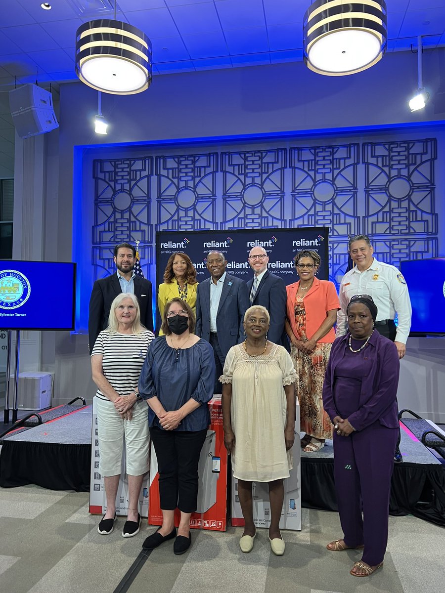 Thanks to @HoustonTX, @HarrisCoPct2 and @HoustonHealth for joining @reliantenergy to kick off our annual Beat the Heat program, which will help residents stay cool and manage their energy use this summer. Big shout out to @HouMayor for joining us to mark the occasion!