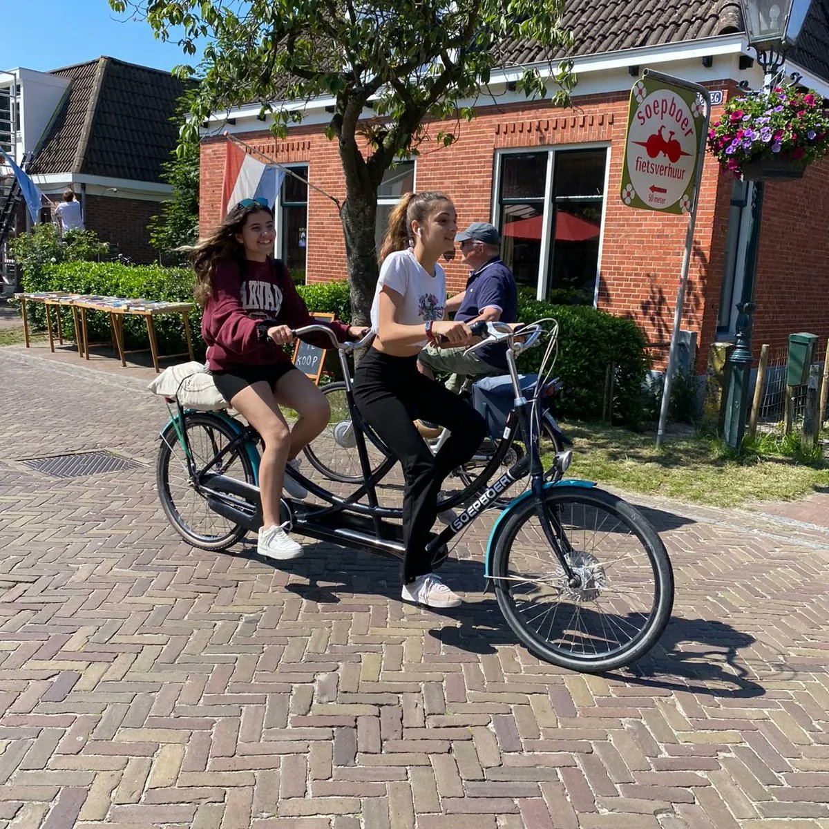 inslaplana's tweet photo. Avui els alumnes d'intercanvi han visitat Schiermonnikoog (Illa dels Monjos),situada al nord d'Holanda.
Només s'hi pot arribar amb ferry I desplaçar-se amb bicicleta. I això és què hem fet!
#englishexchange #VicGurbGroningenExchange #motivatedstudents #LaPlanaMola https://t.co/0z57im5k1E