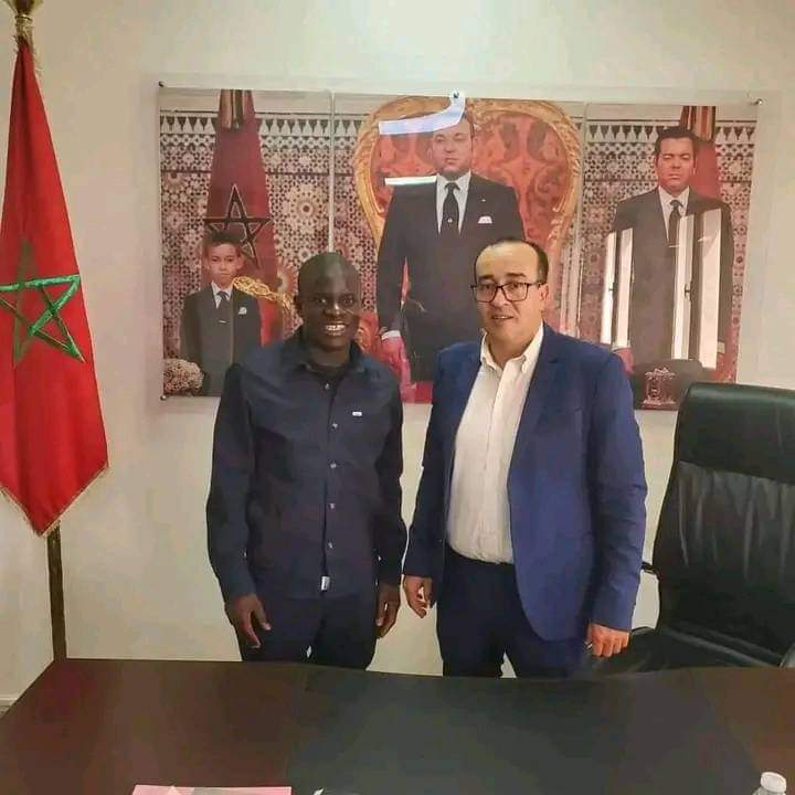 AminaMonroe2's tweet photo. المهم هذا كانتي نجم نادي تشيلسي الانجليزي كيلعب مع حكيم زياش جا لمدينة تيزنيت و استقبلوا رئيس المدينة.. توما علاش تزنيت وعلاش استقبلوا ؟ لعارف شي حاجة افيدنا https://t.co/toc8NnIL9y