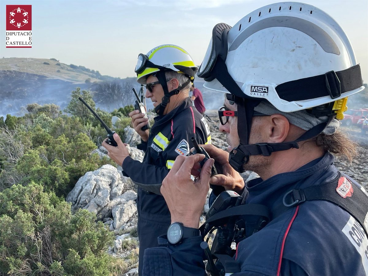 BombersDipcas's tweet photo. Actualización #IFXert: Incendio estabilizado. Se han retirado por ocaso todos los medios aéreos de @GVA112 . Continúa trabajando el dispositivo terrestre de @BombersDipcas y #BombersForestals @GVAsgise. https://t.co/s2kJd8GZzU