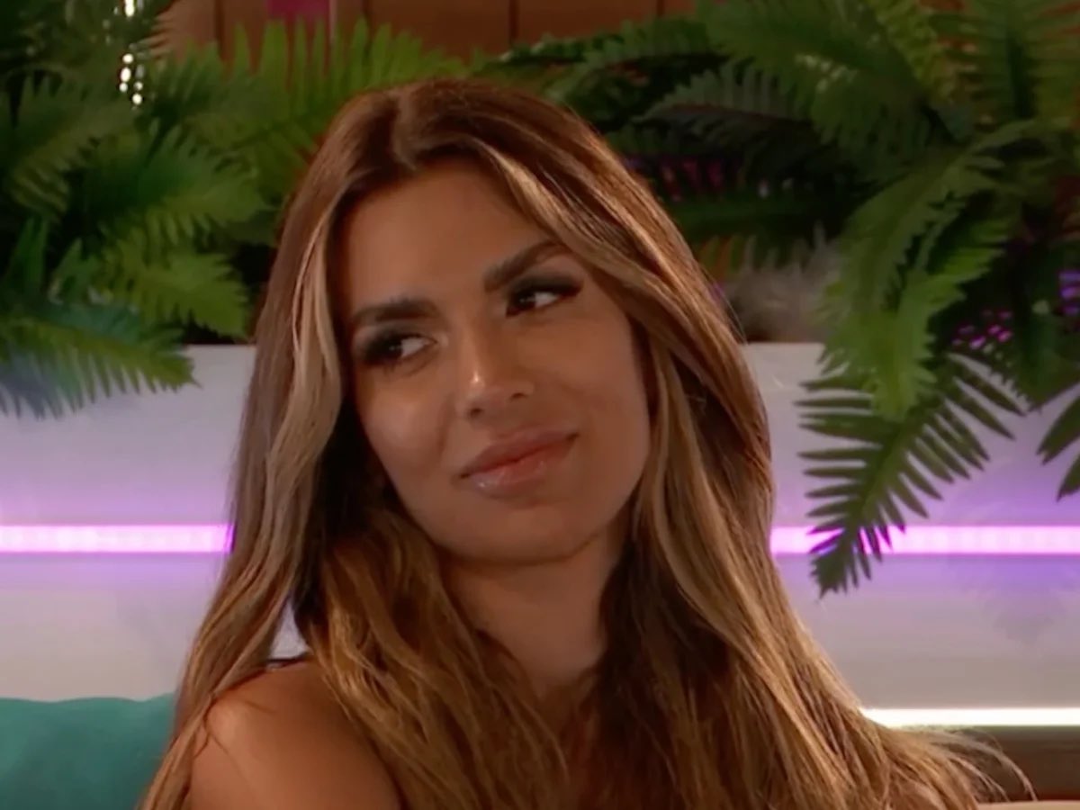 fake_msp's tweet photo. ekin-su would definitely steal the 50k 😭 #loveisland https://t.co/BR5VXTSRHm